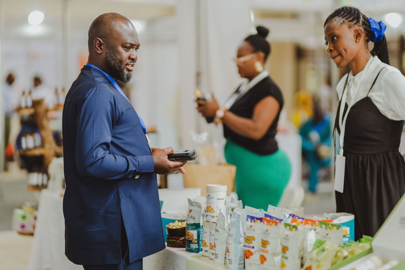 Exhibitor talking with visitors at a trade show stand